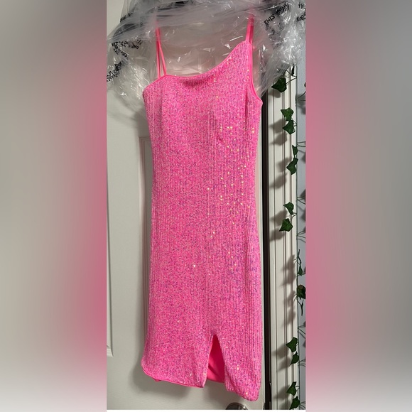 Pink sequin dress - Picture 2 of 4